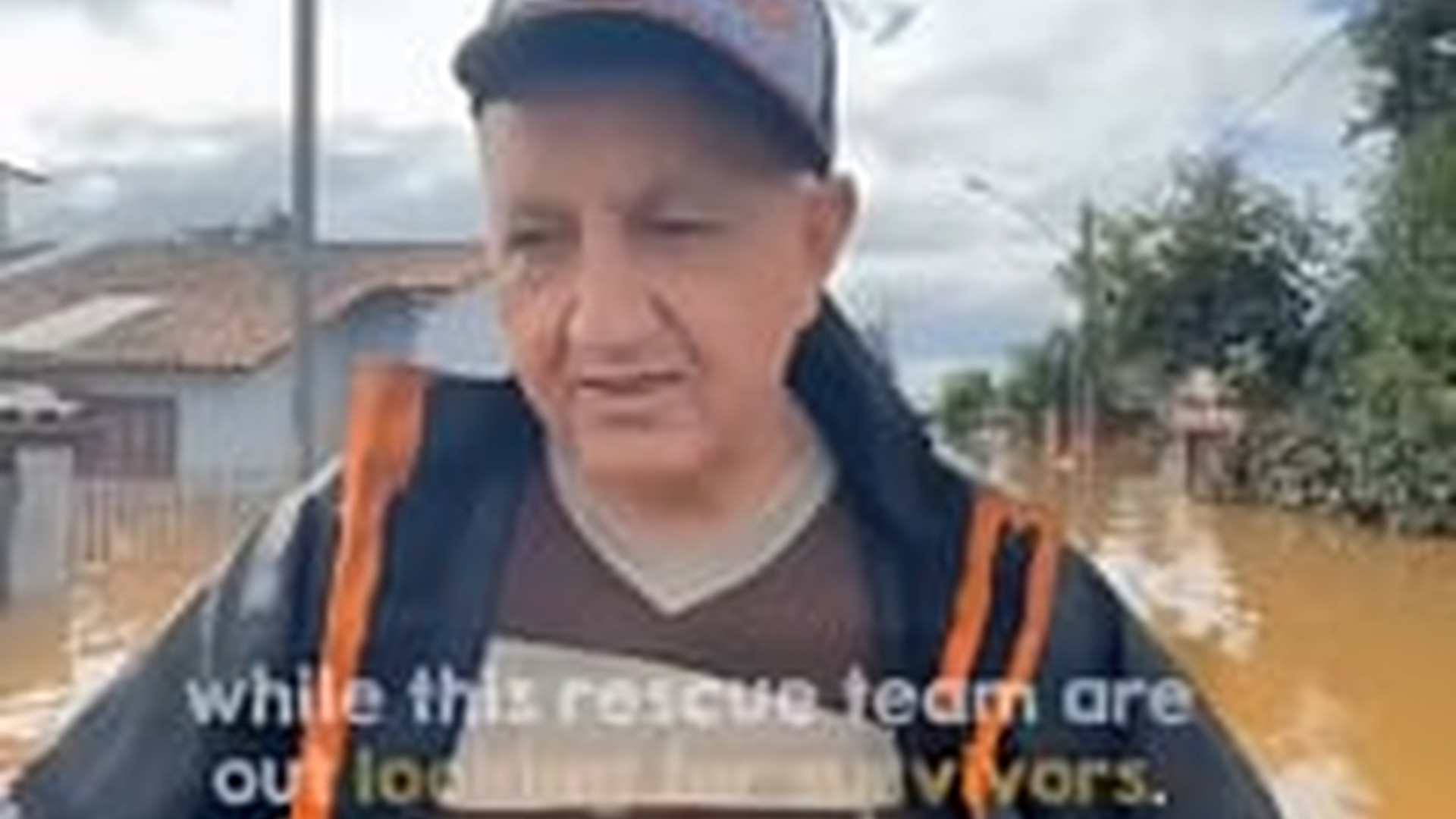 T2805034_Rescue Team Saves Dog Trapped in Flood Waters
