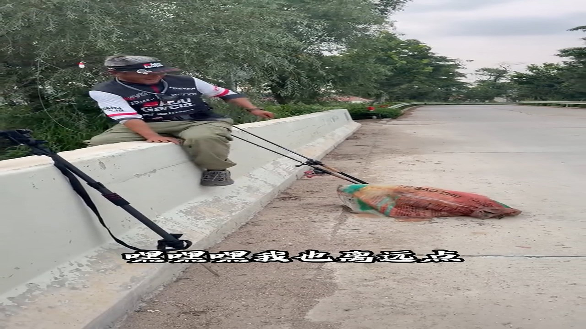 Full Story: T0708017_Trapped Animal Cries For Rescue